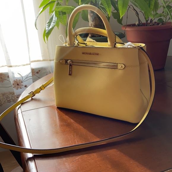 Michael Kors Hailee Small Satchel - Picture 4 of 14